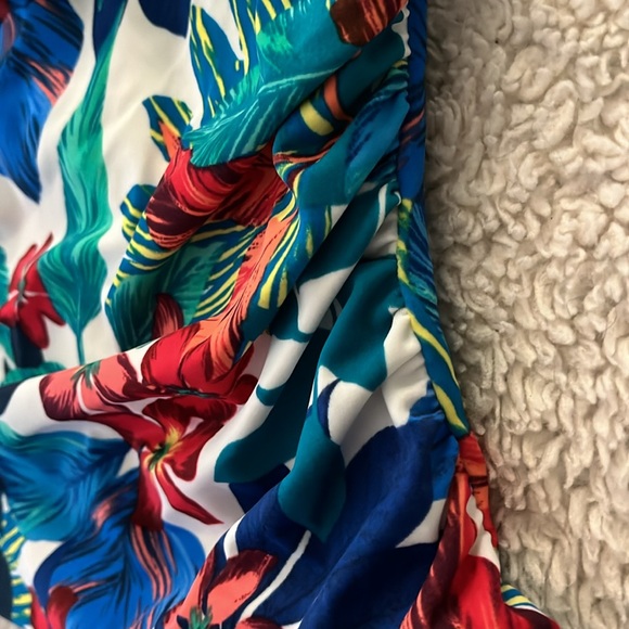 NWT TANKINI TOP WITH BUILT IN BRA - Picture 3 of 5